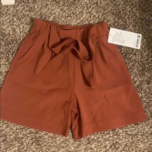Lululemon Noir Shorts 5.5”